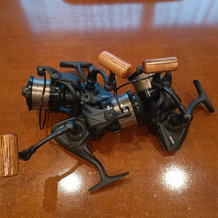 3 x Sonik Extractor 5000 molens met Shimano lijn, Watersport en Boten, Hengelsport | Karpervissen, Zo goed als nieuw, Molen, Ophalen of Verzenden