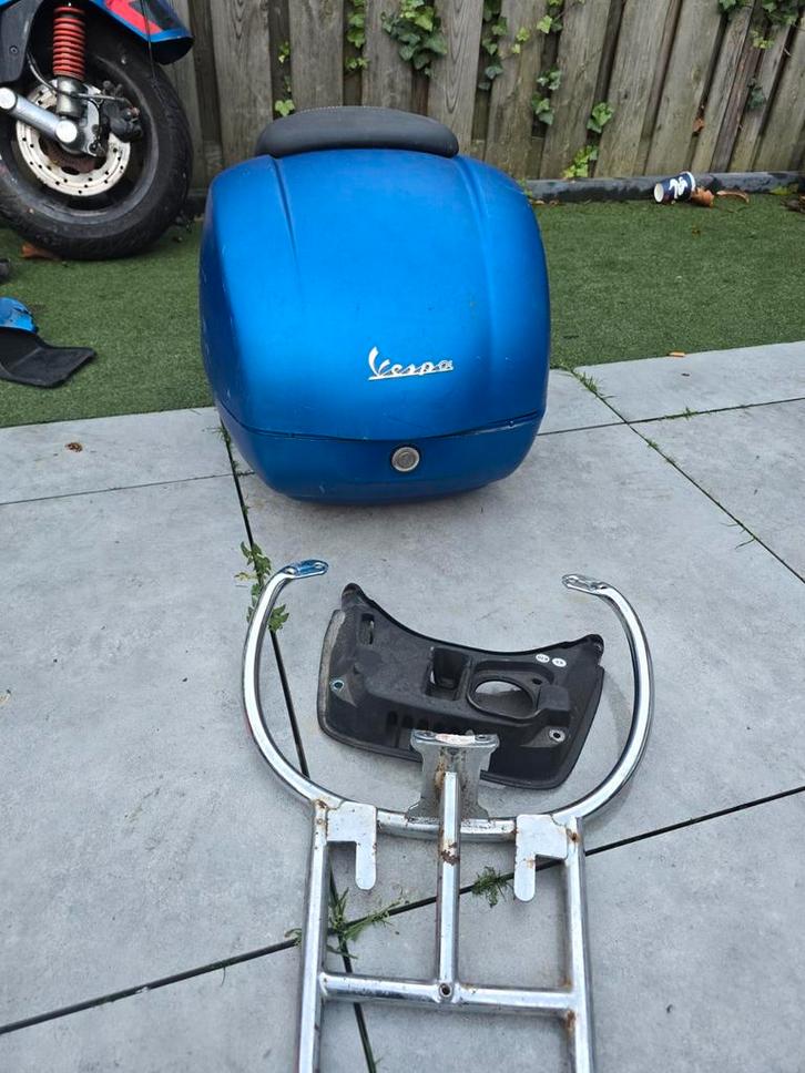 Vespa Topkoffer met Beugel gts 125,200 en 300cc, Fietsen en Brommers, Brommeronderdelen | Scooters, Gebruikt, Vespa, Overige typen