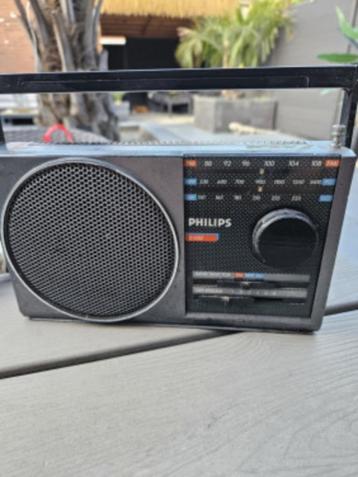 Werkende kleine vintage radio uit 1985! Philips D-2012 beschikbaar voor biedingen