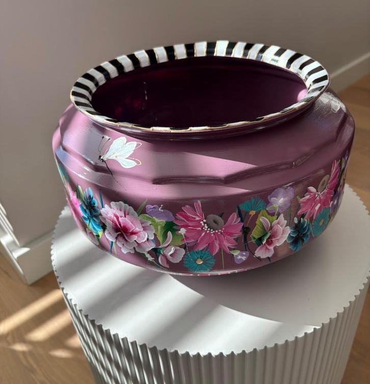 Komschaal mauve flower, Huis en Inrichting, Woonaccessoires | Schalen en Manden, Nieuw, Schaal, Rond, Glas, Ophalen of Verzenden