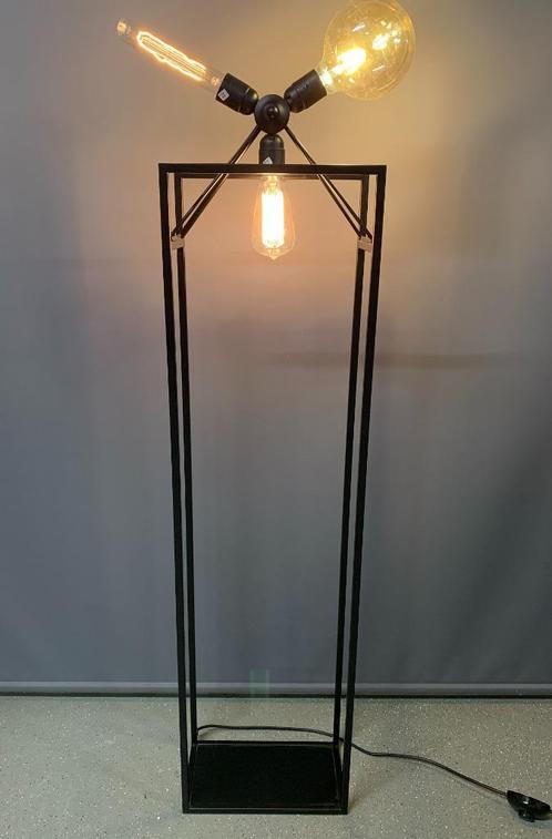 Jori Joli vloerlamp nieuw metaal., Huis en Inrichting, Lampen | Vloerlampen, Nieuw, Metaal, Ophalen of Verzenden