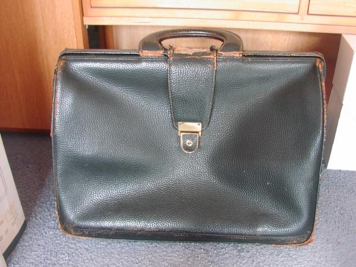 Vintage zwaar lederen 3-vaks aktentas, Sieraden, Tassen en Uiterlijk, Tassen | Schooltassen, Gebruikt, Aktetas of Boekentas, 50 cm of meer