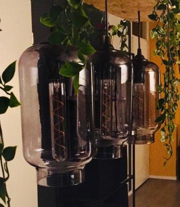 3 Glazen Lampenkappen met LED Bulbs beschikbaar voor biedingen