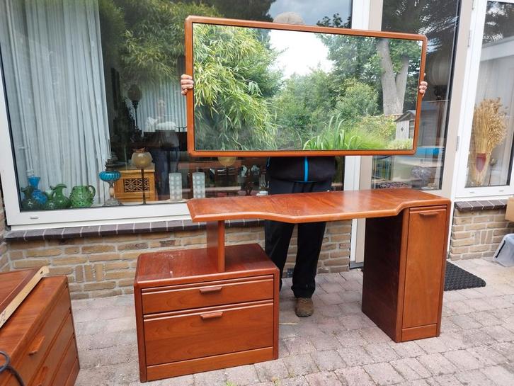 Hülsta kaptafel met spiegel in kersenhout (fineer), Huis en Inrichting, Tafels | Kaptafels, Gebruikt, Minder dan 100 cm, Hout