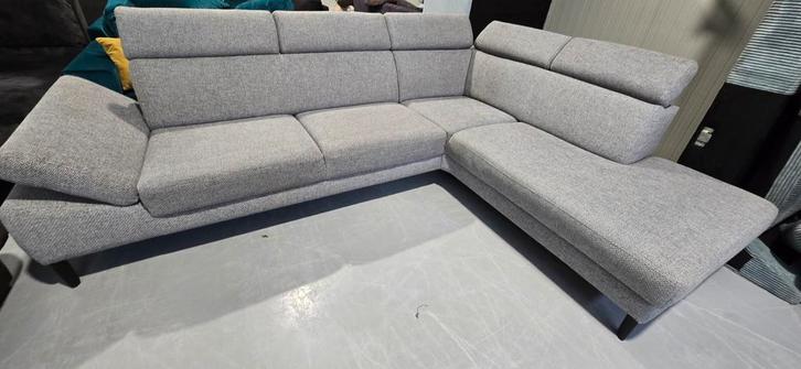 Montel Modena Hoekbank - Verstelbare hoofdsteunen - 2 jaar, Huis en Inrichting, Banken | Complete zithoeken, Zo goed als nieuw