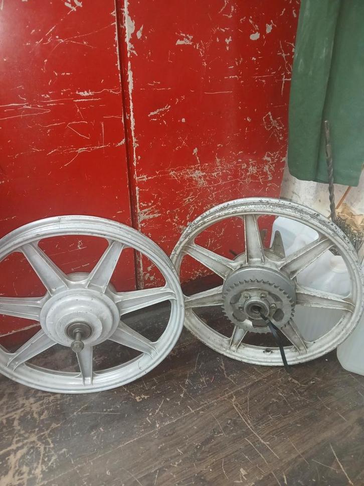 Zundapp Wielen Set - Oldtimer, Fietsen en Brommers, Brommeronderdelen | Scooters, Ophalen of Verzenden