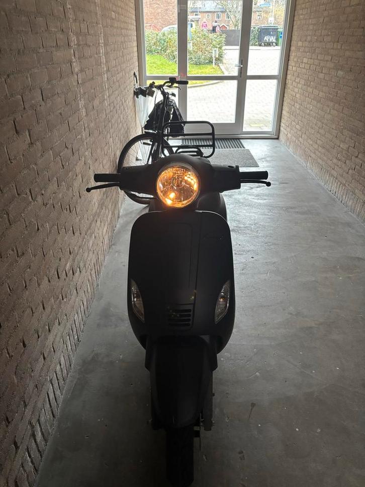 Capri scooter uit 2021 - lage km stand, Fietsen en Brommers, Brommeronderdelen | Scooters, Gebruikt, Overige merken, Overige typen