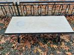 60-er jaren salontafel, smeedijzeren frame, marmeren blad, Huis en Inrichting, Tafels | Salontafels, Ophalen, Gebruikt, 100 tot 150 cm