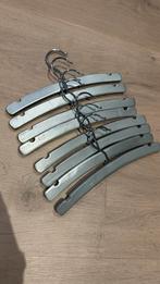 Nog hele mooie grijze baby kledinghangers (8 stuks), Ophalen of Verzenden, Zo goed als nieuw, Hout, Kinderen