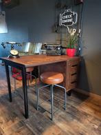 Stoer industrieel vintage Gispen bureau met krukjes, Huis en Inrichting, Bureaus, Ophalen, Gebruikt