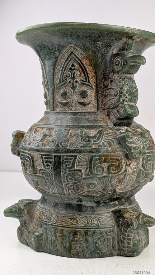 Vaas jade, Antiek en Kunst, Kunst | Niet-Westerse kunst, Ophalen of Verzenden