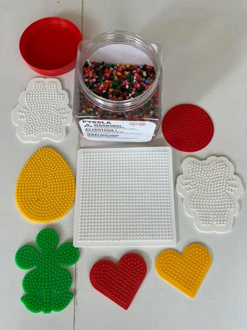 strijkkralen set pot met kralen + vormen hello kitty hartje beschikbaar voor biedingen