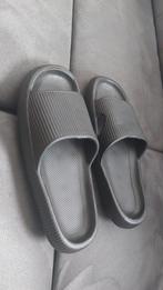 Zwarte slippers, Ophalen of Verzenden, Overige maten, Zwart