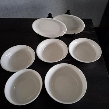 Set van 7 witte porseleinen schalen - serveerschalen beschikbaar voor biedingen