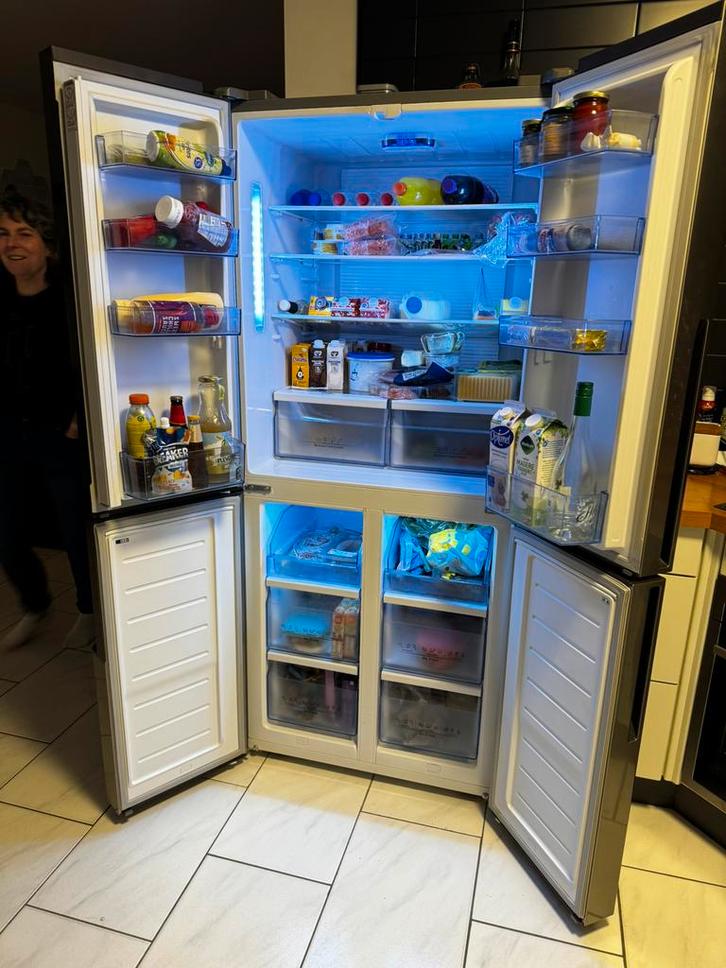 Hisense koel-vriescombinatie, Witgoed en Apparatuur, Koelkasten en IJskasten, Zo goed als nieuw, Met aparte vriezer, 200 liter of meer