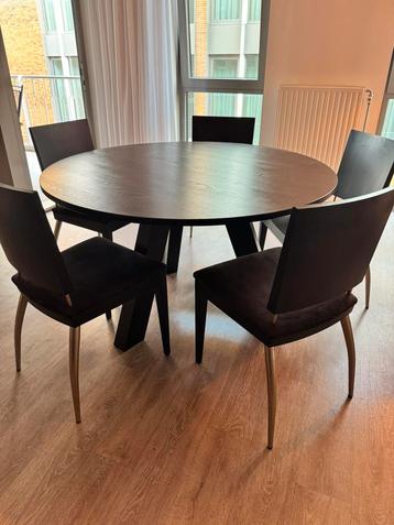 5 zwarte eetkamerstoelen beschikbaar voor biedingen