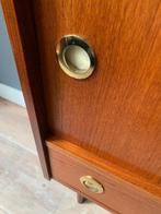 Mooi vintage kastje met schuifdeuren vitrine vintage hout, Huis en Inrichting, Kasten | Vitrinekasten, Ophalen, Gebruikt, Met deur(en)