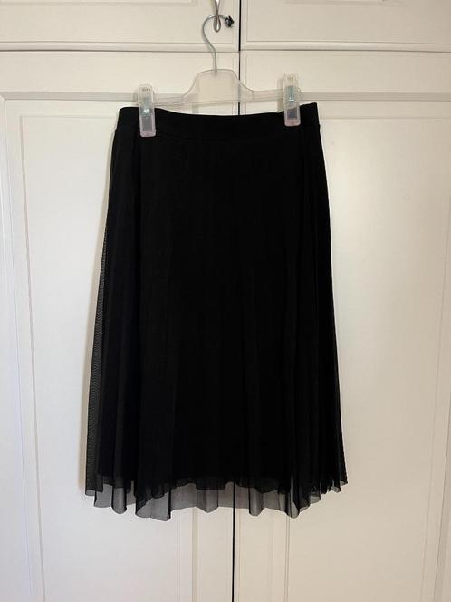 zwarte plooien rok Chiquelle, Kleding | Dames, Rokken, Zo goed als nieuw, Maat 36 (S), Zwart, Onder de knie, Ophalen of Verzenden