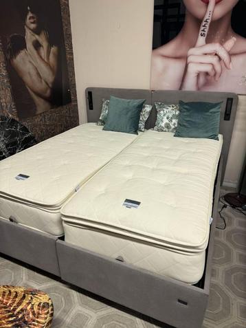 Luxe Tweepersoonsbed met Opbergruimte beschikbaar voor biedingen