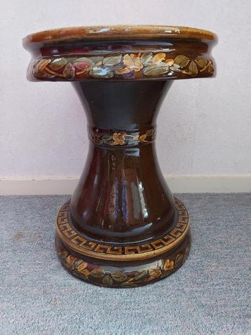 Vintage Keramiek Tuinkruk / Bijzettafel beschikbaar voor biedingen