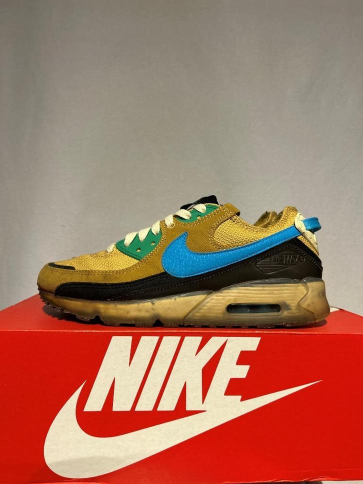 ALS NIEUW! Maat 40 - Nike Air Max 90 Terrascape Wheat Gold, Kleding | Dames, Schoenen, Zo goed als nieuw, Sneakers of Gympen, Overige kleuren