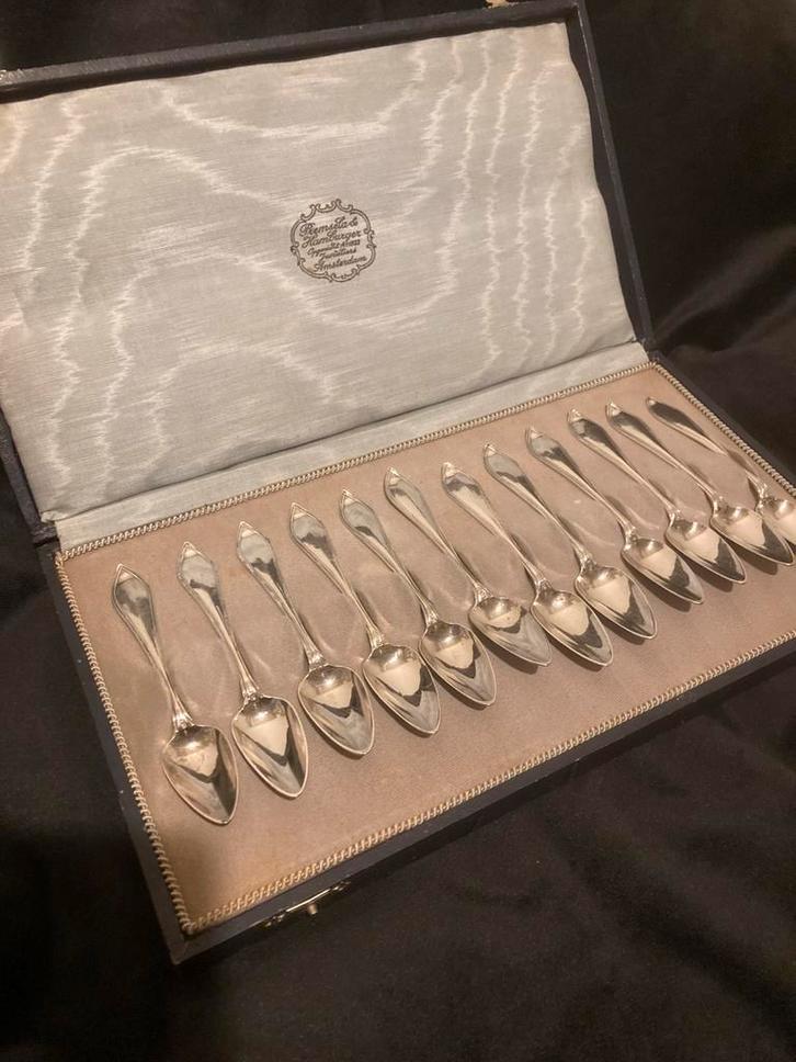 12 Zilveren theelepeltjes in Cassette, Antiek en Kunst, Antiek | Goud en Zilver, Zilver, Ophalen of Verzenden