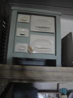 antiek groen kastje met porcelijnen  bakken, Ophalen of Verzenden