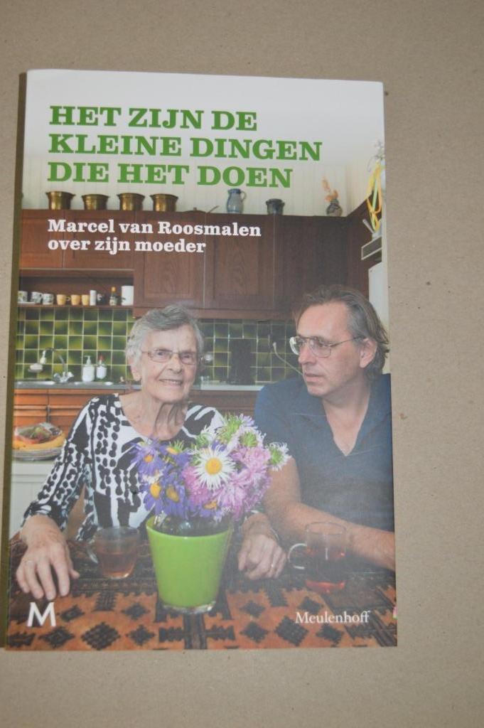 Het zijn de kleine dingen die het doen - Marcel v Roosmalen, Boeken, Literatuur, Zo goed als nieuw, Nederland, Ophalen of Verzenden