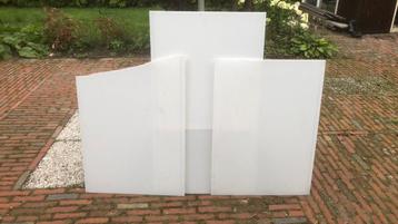 Kunststofglas beschikbaar voor biedingen