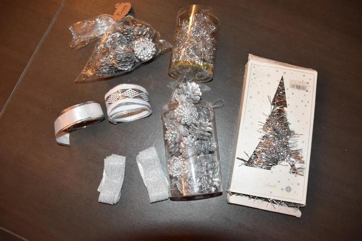 Zilverkleurige kerstdecoratie, Diversen, Kerst, Zo goed als nieuw, Ophalen of Verzenden