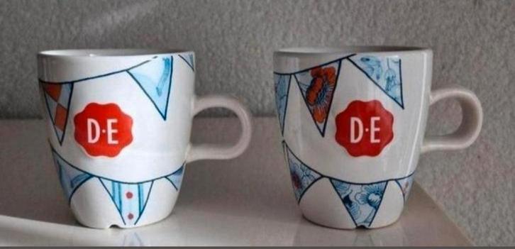 Twee Douwe Egberts senseokopjes Burendag C1000, Huis en Inrichting, Keuken | Servies, Zo goed als nieuw, Kop(pen) en/of Schotel(s)