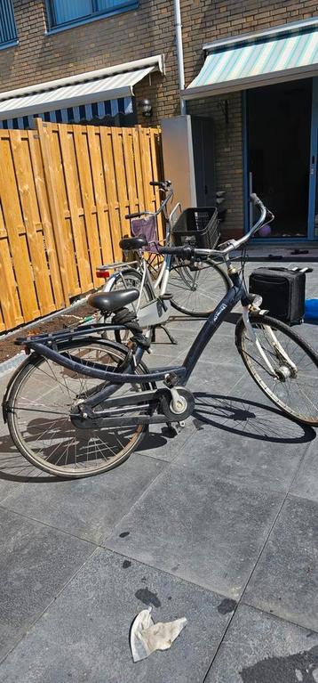 Netjes fiets beschikbaar voor biedingen