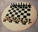Rond onyx schaakbord met houten stukken, Ophalen of Verzenden, Minder dan 500 stukjes, Zo goed als nieuw, Schaken