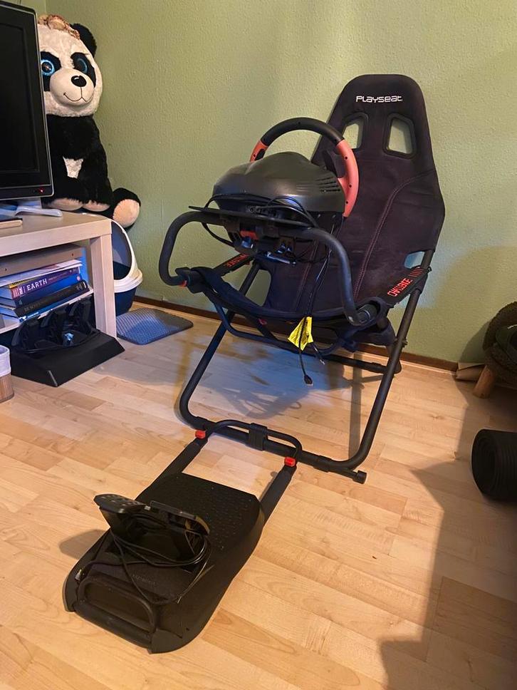 Playseat Challenge met een Thrustmaster T150 Ferrari edition, Spelcomputers en Games, Spelcomputers | Overige Accessoires, Zo goed als nieuw