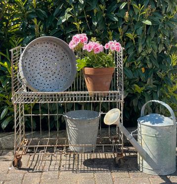 Brocante oud bakkersrek / rek op wieltjes 2 laags beschikbaar voor biedingen