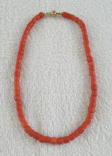 Antiek Vintage Bloedkoraal ketting. beschikbaar voor biedingen