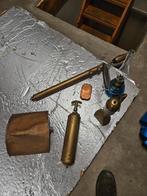 antieke koperen vetspuiten en lamp en kruikje, Ophalen