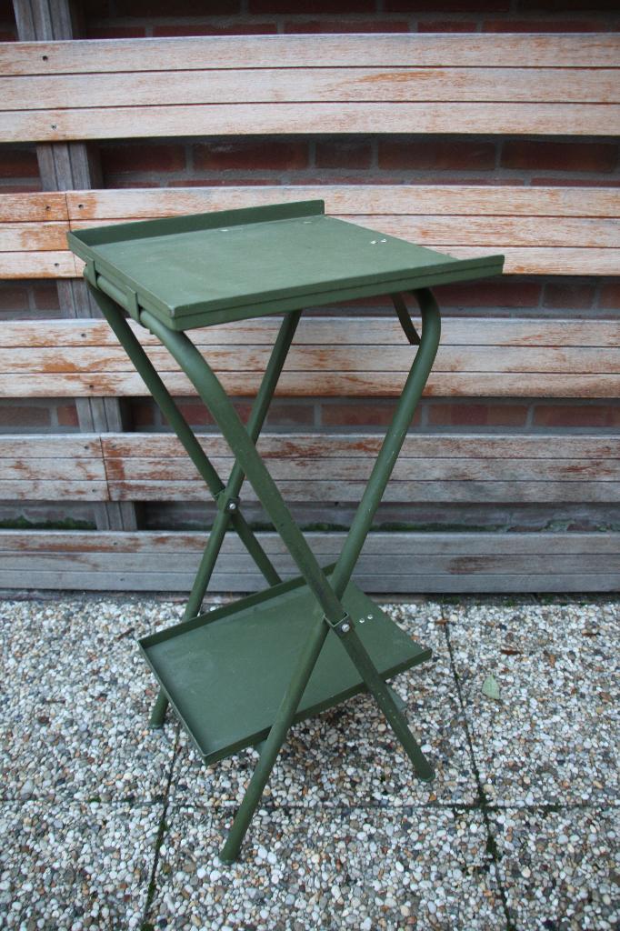 Groene metalen klaptafel met inklapbare poten. Nieuwstaat., Ophalen, Landmacht, Nederland, Overige typen