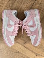 Nike dunk low pink corduroy maat 38, Nike, Ophalen of Verzenden, Zo goed als nieuw