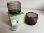 2 Iittala Kastehelmi Waxinelichthouder Linen Sand O.Toikka, Huis en Inrichting, Ophalen of Verzenden, Zo goed als nieuw, Rond