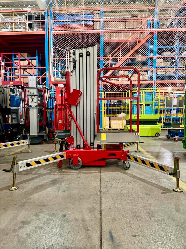 Hoogwerker verticale mast 11.5 mtr werkhoogte, Zakelijke goederen, Machines en Bouw | Liften, Steigers en Ladders, Verzenden