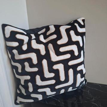 Nieuw kussen velvet fluweel maze patroon zwart wit goud beschikbaar voor biedingen