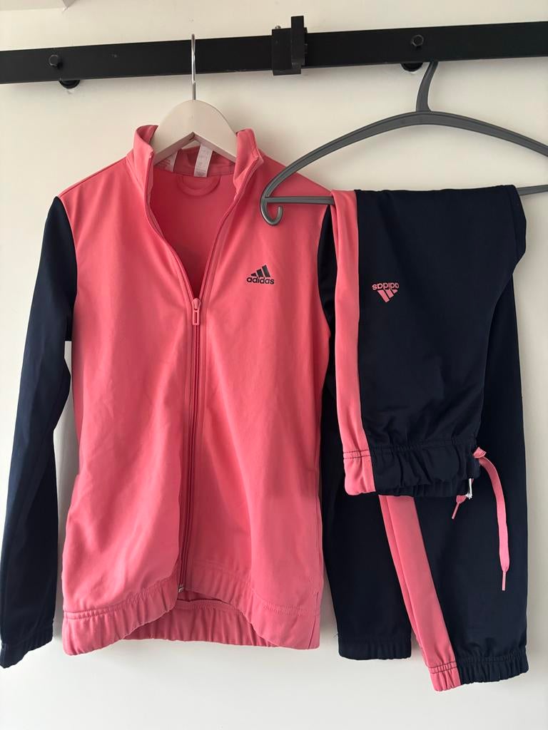 Adidas trainingspak maat 152, Ophalen, Zo goed als nieuw, Meisje, Sport- of Zwemkleding