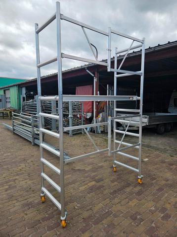 Custers kamersteiger met leuning nieuw werkhoogte 4 mtr  beschikbaar voor biedingen