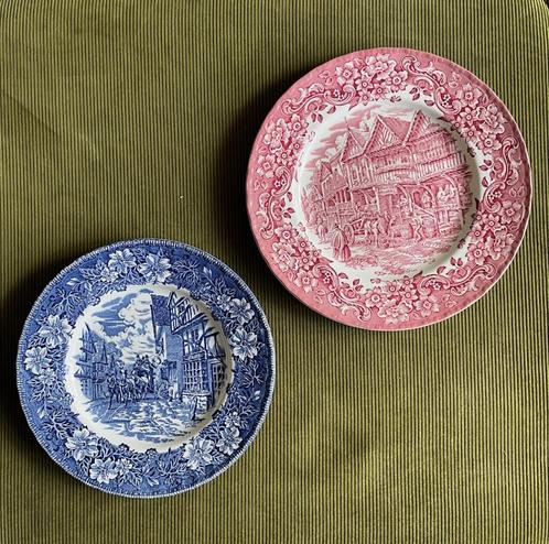 2 borden van Royal Tudor Ware, Coaching Taverns, Antiek en Kunst, Antiek | Servies los, Ophalen of Verzenden