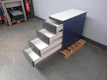 Ladenkast Bureau met 4 lades beschikbaar voor biedingen