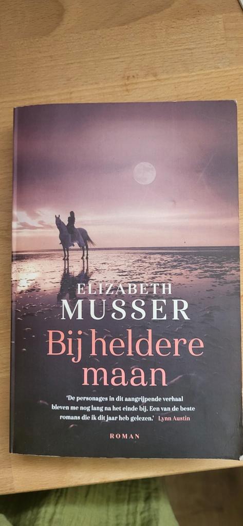 Elizabeth Musser - Bij heldere maan, Boeken, Literatuur, Zo goed als nieuw, Nederland, Ophalen of Verzenden