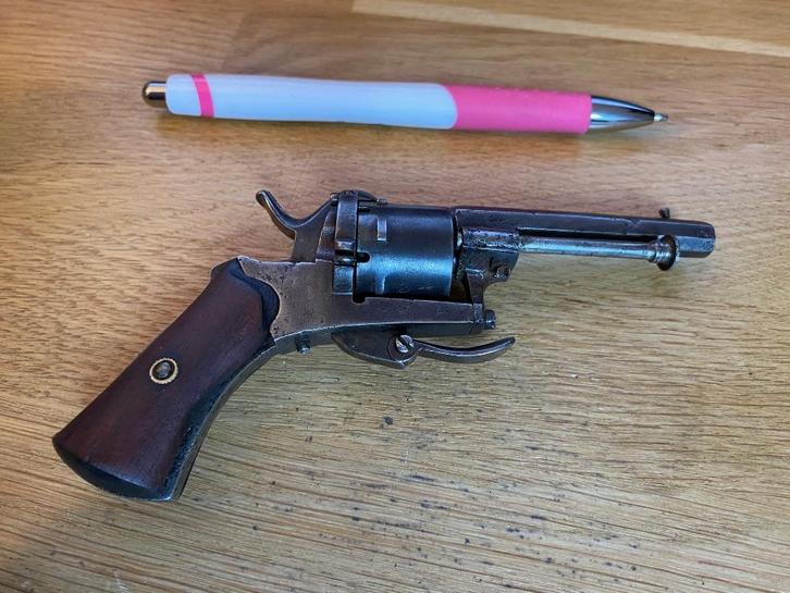 Kleine 5 mm Penvuur Revolver, Antiek en Kunst, Antiek | Overige Antiek, Ophalen of Verzenden