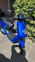 Niu m  sport electrische bromscooter, Fietsen en Brommers, Snorfietsen en Snorscooters, Ophalen of Verzenden, Zo goed als nieuw