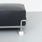 1x Cassina LC2 Hocker Le Corbusier Zwart - Leer, Huis en Inrichting, Fauteuils, Niet ingevuld, Niet ingevuld, Nieuw, Metaal